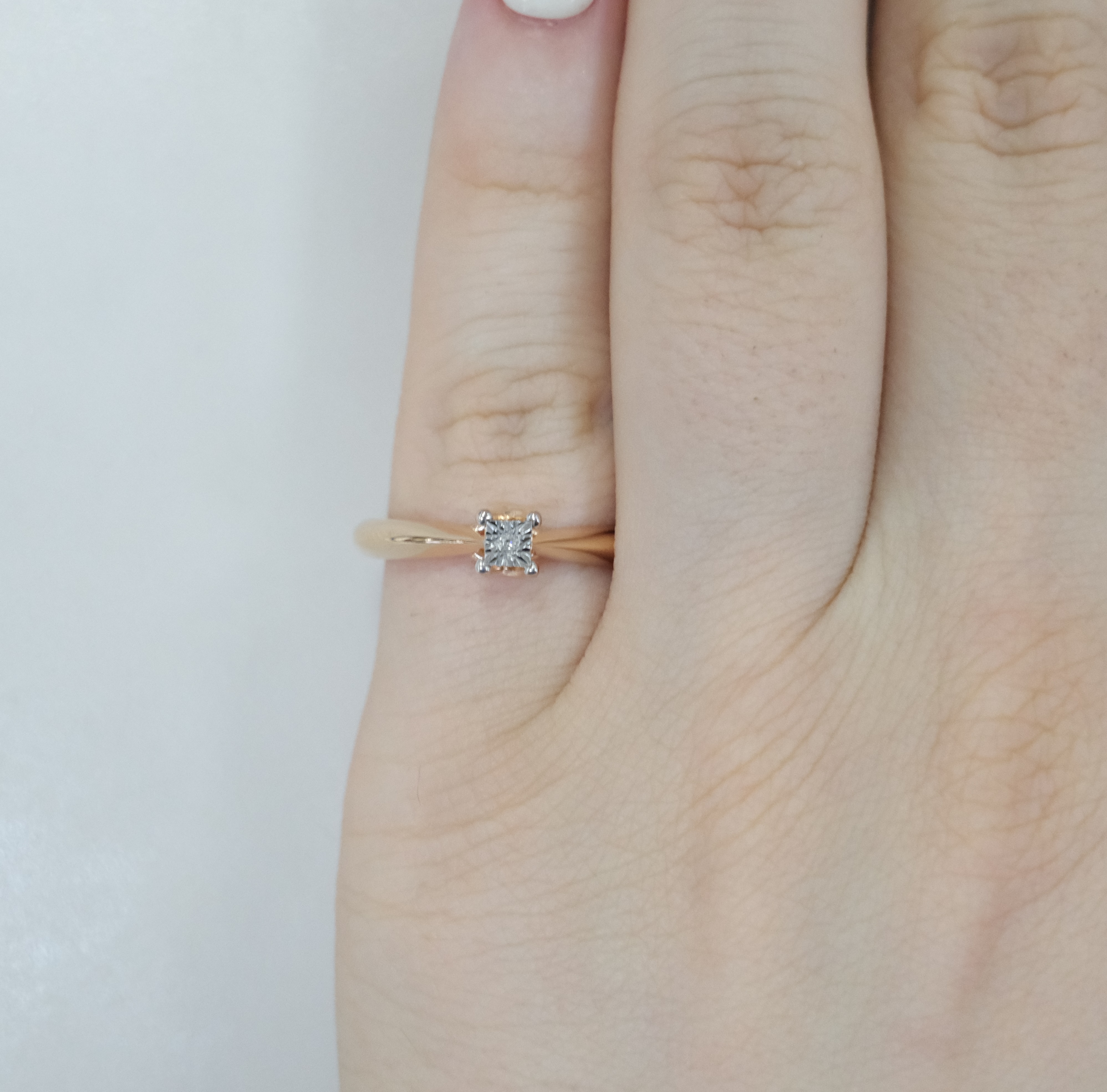 Серебряное кольцо с бриллиантом